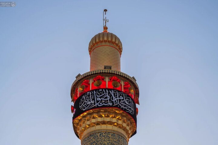 عکس خبری/ کتیبه‌آرایی حرم امام علی (ع) به مناسبت رحلت پیامبر(ص)