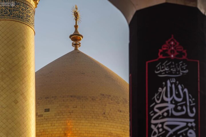 عکس خبری/ کتیبه‌آرایی حرم امام علی (ع) به مناسبت رحلت پیامبر(ص)