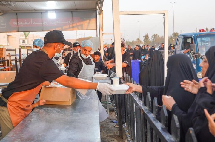 تقرير مصور/ خدمات العتبة العلوية للزائرين الوافدين إلى النجف الأشرف في ذكرى شهادة الرسول (ص)