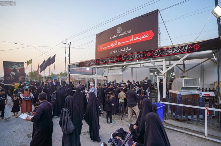 تقرير مصور/ خدمات العتبة العلوية للزائرين الوافدين إلى النجف الأشرف في ذكرى شهادة الرسول (ص)