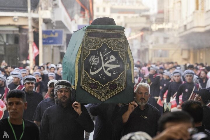 گزارش تصویری/ حال و هوای حرم امام علی(ع) در سالروز رحلت پیامبر(ص)