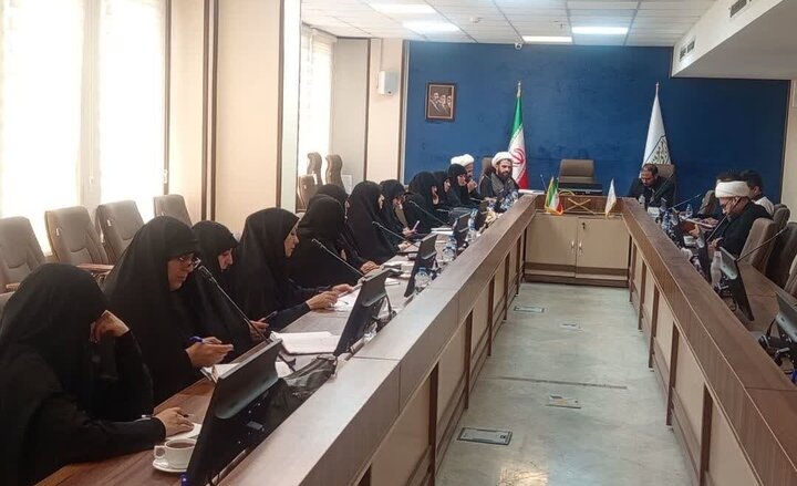 نشست هم‌اندیشی رابطین عفاف و حجاب دستگاه‌های اجرایی قم با معاون دادستان و دبیر ستاد امر به معروف