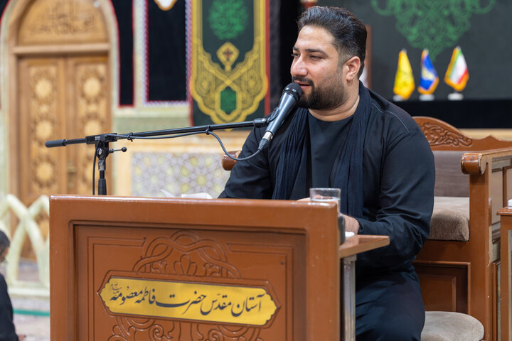قرائت زیارت حضرت رسول(ص) از بعید در حرم حضرت معصومه(س)