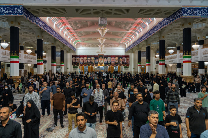 قرائت زیارت حضرت رسول(ص) از بعید در حرم حضرت معصومه(س)