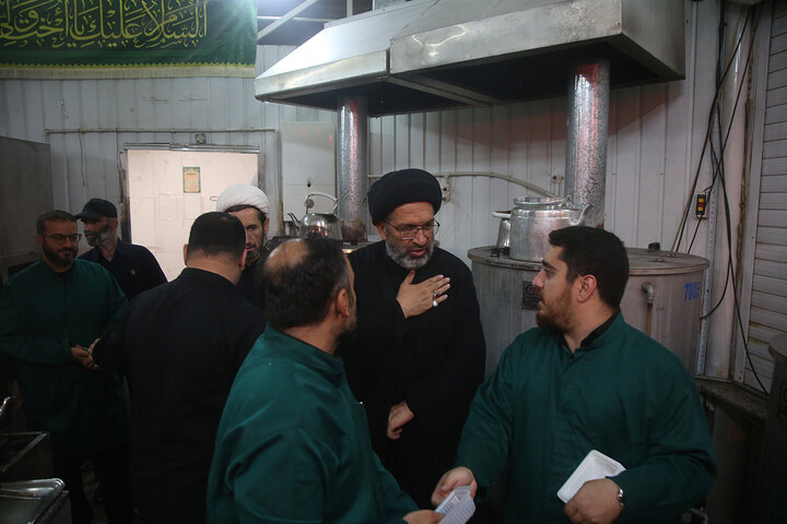 بازدید معاون فرهنگی و مدیرعالی حرم حضرت معصومه (س) از خدمت‌رسانی مواکب به زائران
