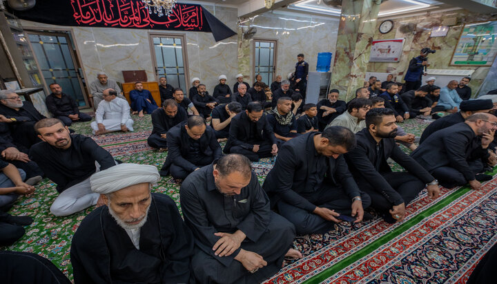 تقرير مصور/ العتبة الحسينية تقيم مجلس عزاء بذكرى استشهاد النبي (ص)