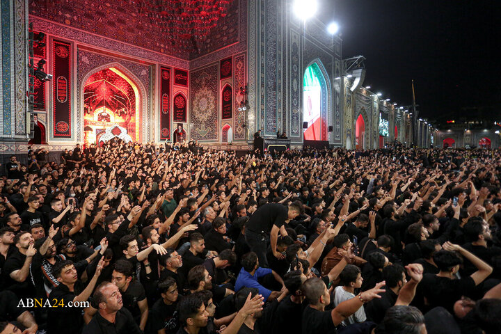 مراسم چهارپایه خوانی در حرم مطهر رضوی شب شهادت امام رضا(ع)