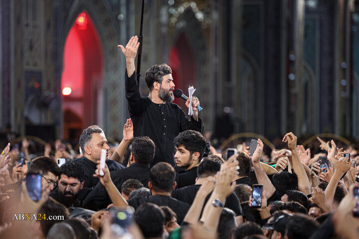مراسم چهارپایه خوانی در حرم مطهر رضوی شب شهادت امام رضا(ع)