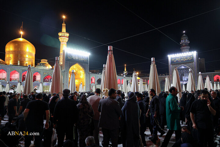 حرم مطهر رضوی در شب شهادت امام رضا(ع)