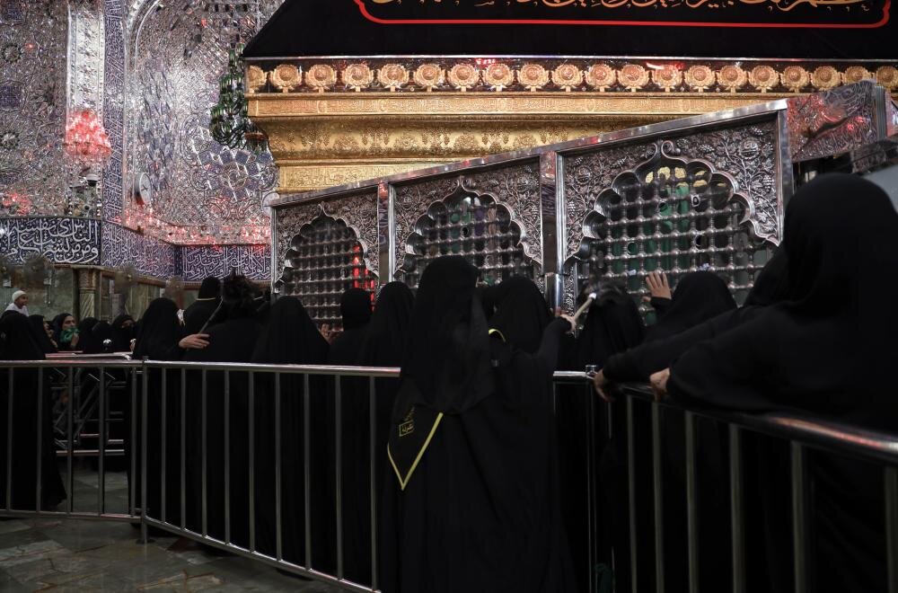 تقرير مصور/ خطة خدمية وتنظيمية خاصة بالزائرات في حرم أمير المؤمنين(ع) بذكرى وفاة النبي(ص)