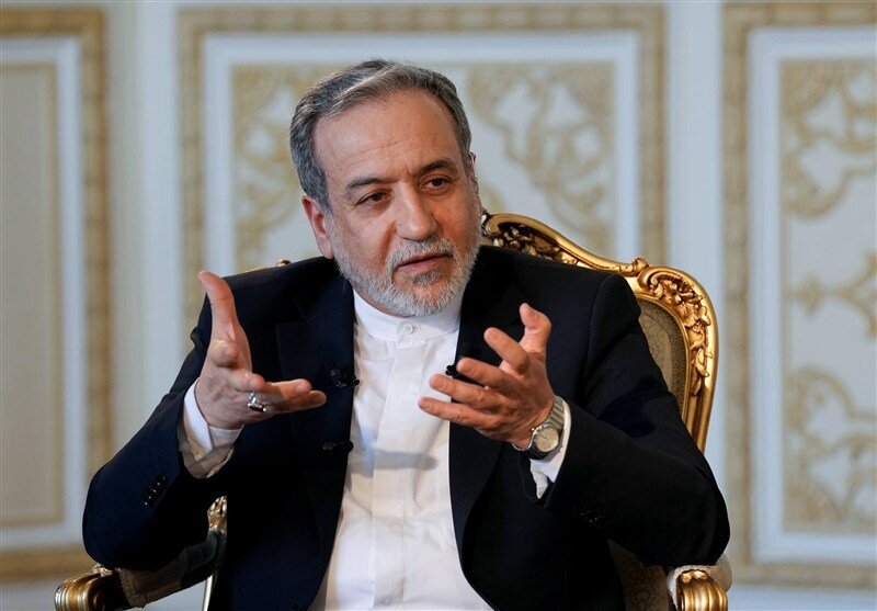 عراقچی: فرانس کو دنیا کو حقوقِ انسانی کا درس دینا بند کرنا چاہیے