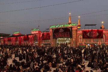 تقرير مصور/ إحياء ليلة الجمعة الأخيرة من شهر صفر عند حرم أبي الفضل العباس (ع) في كربلاء
