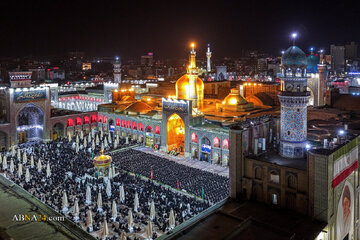 Informe fotográfico | Ceremonia de Sham-e Gharibán por el martirio del Imam Alí ibn Musa ar-Rida (PB) en el Sagrado Santuario Razaví