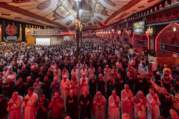 تقرير مصور/ أجواء  ليلة الجمعة الأخيرة من شهر صفر عند مرقد أبي الفضل العباس (عليه السلام)
