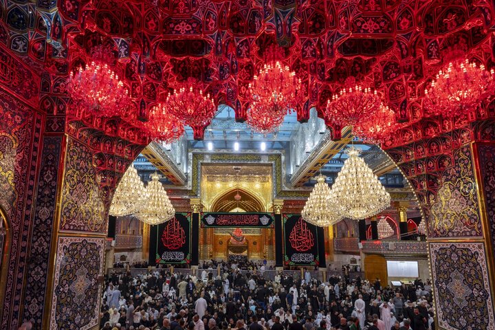 تقرير مصور/ أجواء  ليلة الجمعة الأخيرة من شهر صفر عند مرقد أبي الفضل العباس (عليه السلام)