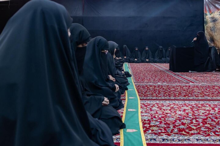 تقرير مصور/ مجلس عزاء نسوي بذكرى شهادة الإمام الرضا (ع) في كربلاء