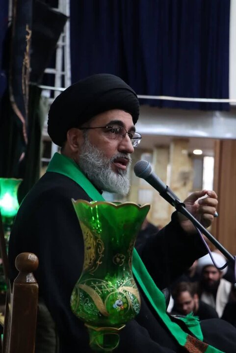 گزارش تصویری/ مراسم یادبود رهبر شهید در مدرسه علمیه آیت‌الله مجتهدی