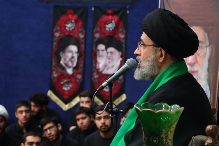 گزارش تصویری/ مراسم یادبود رهبر شهید در مدرسه علمیه آیت‌الله مجتهدی
