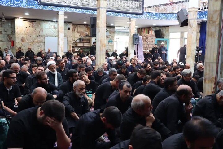 گزارش تصویری/ مراسم یادبود رهبر شهید در مدرسه علمیه آیت‌الله مجتهدی