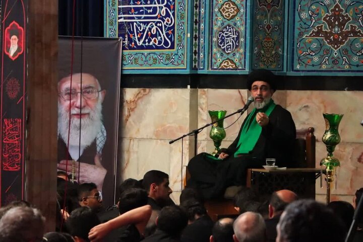 گزارش تصویری/ مراسم یادبود رهبر شهید در مدرسه علمیه آیت‌الله مجتهدی