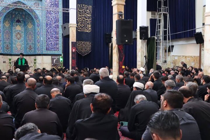 گزارش تصویری/ مراسم یادبود رهبر شهید در مدرسه علمیه آیت‌الله مجتهدی