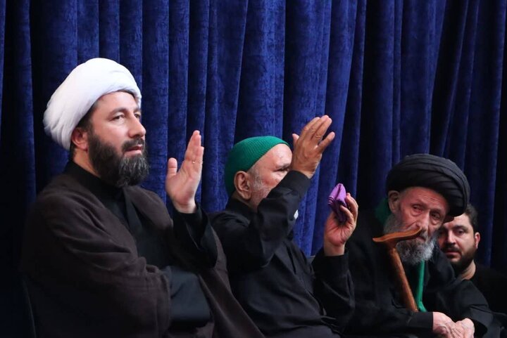 گزارش تصویری/ مراسم یادبود رهبر شهید در مدرسه علمیه آیت‌الله مجتهدی