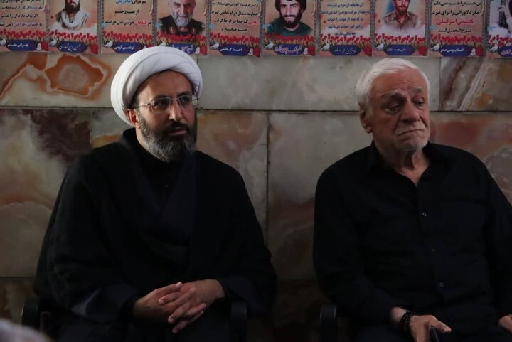 گزارش تصویری/ مراسم یادبود رهبر شهید در مدرسه علمیه آیت‌الله مجتهدی