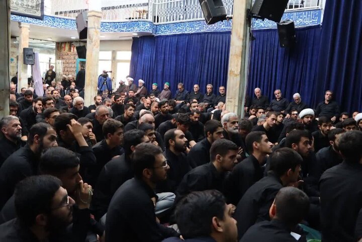 گزارش تصویری/ مراسم یادبود رهبر شهید در مدرسه علمیه آیت‌الله مجتهدی