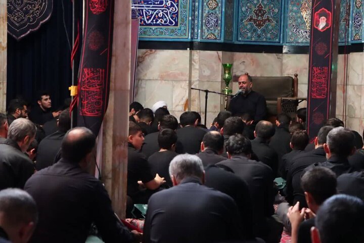 گزارش تصویری/ مراسم یادبود رهبر شهید در مدرسه علمیه آیت‌الله مجتهدی