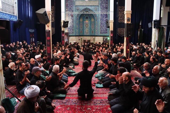 گزارش تصویری/ مراسم یادبود رهبر شهید در مدرسه علمیه آیت‌الله مجتهدی