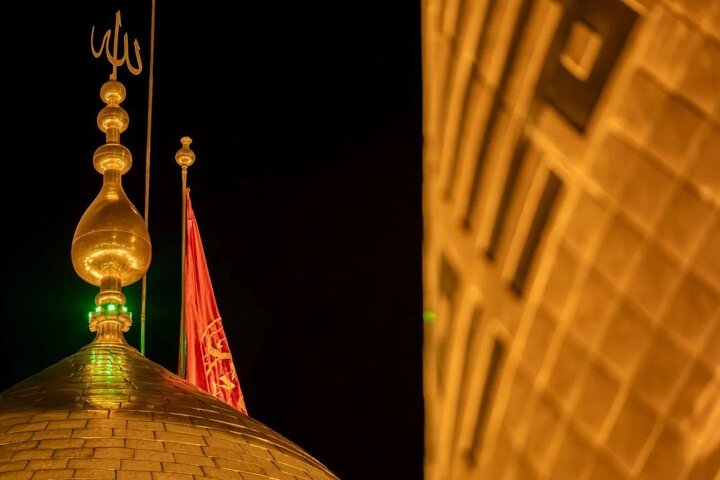 گزارش تصویری/ تعویض پرچم حرم امام حسین و حضرت عباس(علیهما السلام)