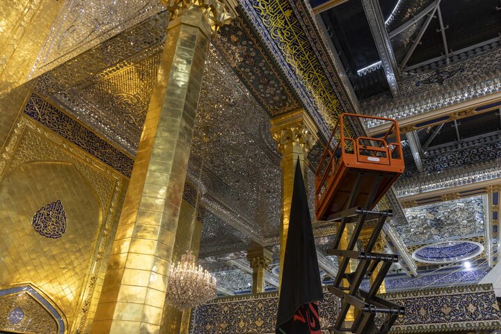 تقرير مصور/ رفع مظاهر الحزن والسواد من مرقد أبي الفضل العباس (ع) تزامنًا مع حلول شهر ربيع الأول