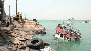 Yemen's Mokha Port Suspends Operations After Armed Forces Missile Strikes