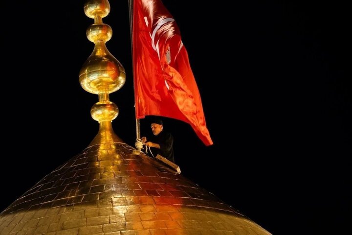 Photos: Flags replaced at Imam Hussain, Hazrat Abbas shrines for Rabi al-Awwal