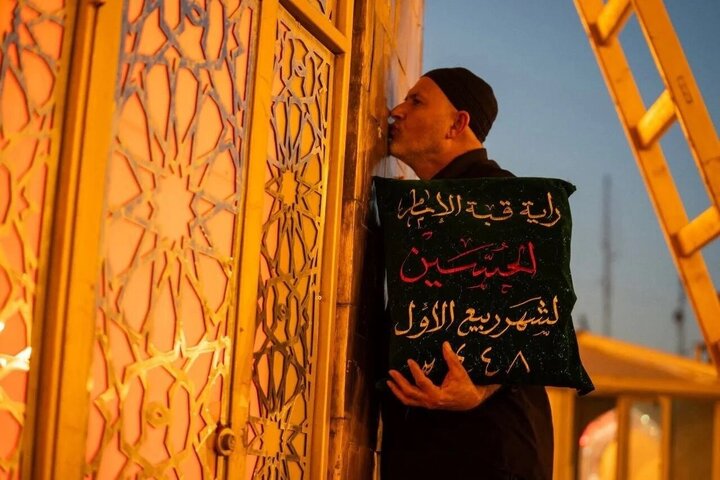 Photos: Flags replaced at Imam Hussain, Hazrat Abbas shrines for Rabi al-Awwal