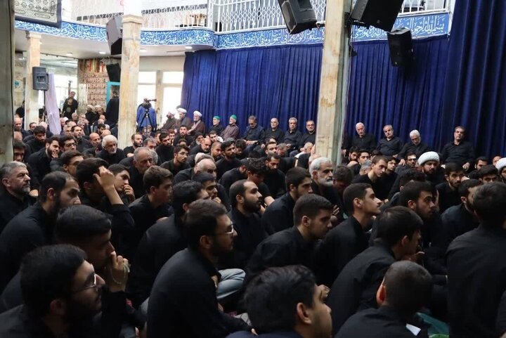 Photos: Memorial ceremony for martyred leader held at Ayatollah Mojtahedi Seminary in Tehran