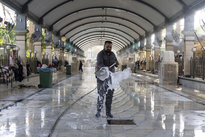 تقرير مصور/ حملة لغسل أرضية مسقفات الساحة الوسطية بين الحرمين الشريفين