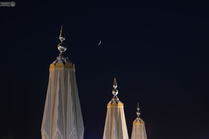 تصاویری از هلال ماه ربیع الاول بر فراز حرم امام علی و امام حسین(علیهماالسلام)