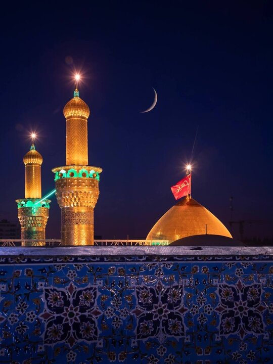 تصاویری از هلال ماه ربیع الاول بر فراز حرم امام علی و امام حسین(علیهماالسلام)