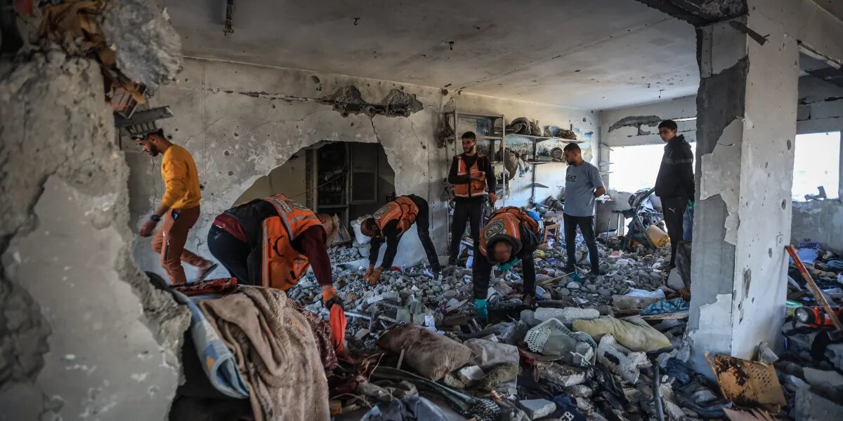 Gaza Civil Defense Recovers 21 Bodies from Destroyed Buildings