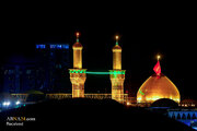 Informe fotográfico | Cambio de las banderas de las cúpulas de los santuarios del Imam Hussein y su hermano Abbas (P) al inicio de Rabi‘ al-Awwal