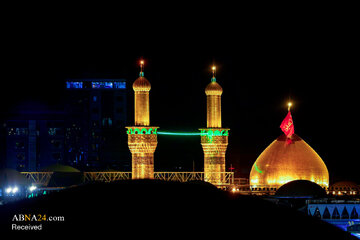Informe fotográfico | Cambio de las banderas de las cúpulas de los santuarios del Imam Hussein y su hermano Abbas (P) al inicio de Rabi‘ al-Awwal