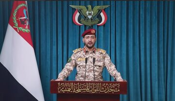 القوات المسلحة اليمنية: استهدفنا سفينة إنزال عسكرية للعدوان السعودي قرب سواحل المخا