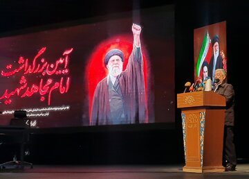 «امت‌سازی» از مهم‌ترین محورهای گام دوم انقلاب است/ مردم در بزنگاه‌ها مبعوث و وارد میدان می‌شوند