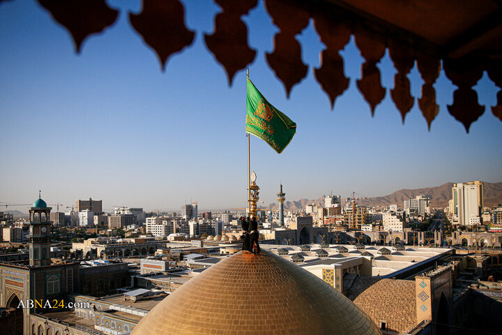 آیین تعویض پرچم حرم امام رضا(ع) در آغاز ربیع‌الاول