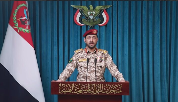 القوات المسلحة اليمنية: استهدفنا سفينة إنزال عسكرية للعدوان السعودي قرب سواحل المخا