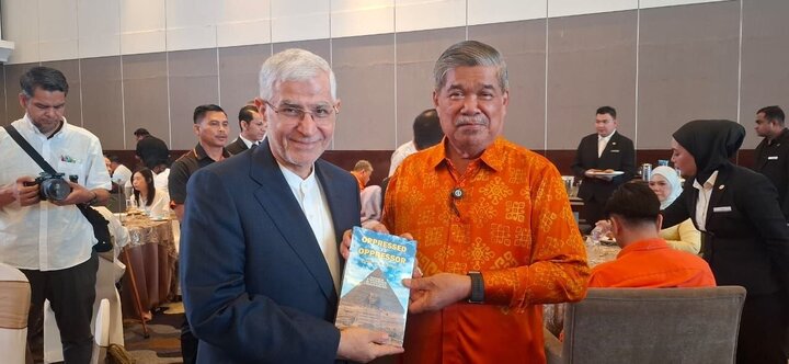 کتاب «مستضعفین و مستکبرین» وزیر کشاورزی مالزی با محوریت مقاومت ایران رونمایی شد