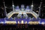 Visualisasi Ayat Al-Quran dalam Pencahayaan Bulan Masjid Agung Syeikh Zayed