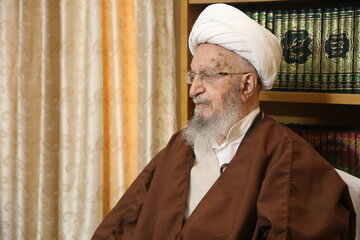 Ayatollah Makarem Shirazi Urges Priority on Religious Education for Youth
