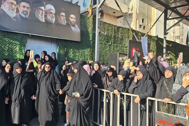 تقرير مصور/ مشاركة حشد كبير من الناس بتشييع شهيدين للمقاومة الاسلامية في الضاحية الجنوبية لبيروت